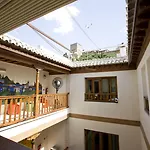 Hostel White Nest